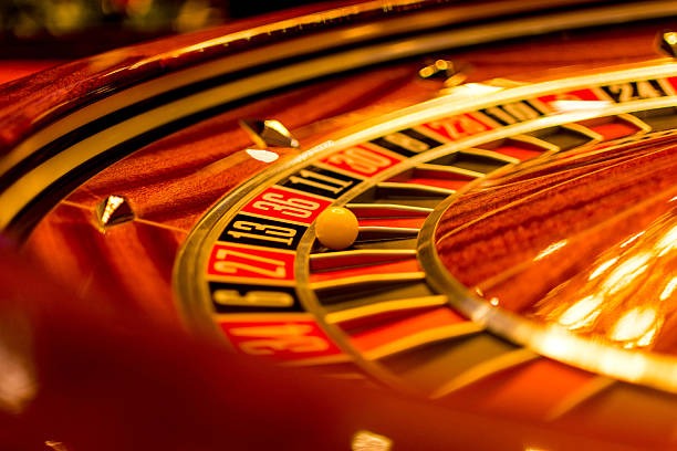 Live dealer at Starburst studio broadcasting to setia88 players
